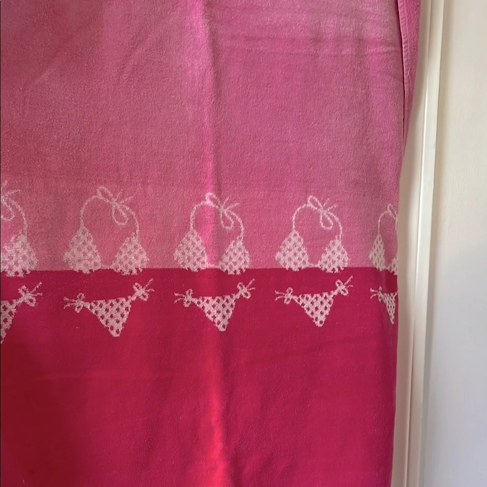 👙 Polka Dot Bikini Pink and White Patterned Beach Towel